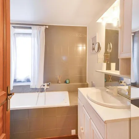 Five-bedroom Holiday In Ferienhaus *