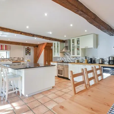 Five-bedroom Holiday In